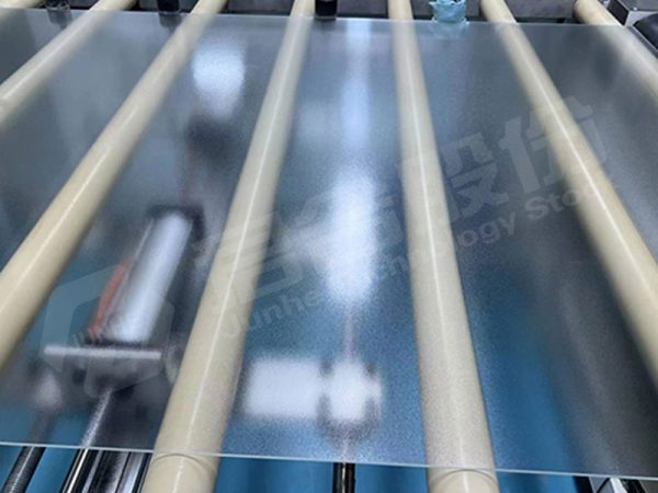 Photovoltaic Glass with Anti-Reflection Coating Liquid Applied on Production Line